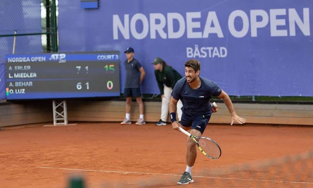 Orlando Luz sacando no Challenger de Todi
