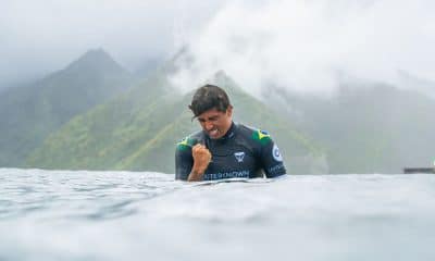 Na imagem, Miguel Pupo comemorando a vitória no Taiti.
