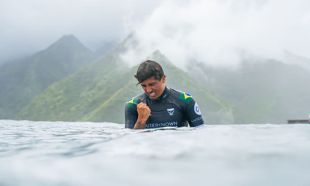 Na imagem, Miguel Pupo comemorando a vitória no Taiti.