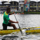 Isaquias Queiroz rema sua canoa no Mundial de canoagem velocidade. Ele se classificou para Paris-2024