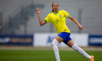 Aline comemora após marcar o gol do Brasil contra a Colômbia na liga de desenvolvimento de futebol feminino da conmebol