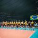 Na imagem, jogadoras do Brasil perfiladas no hino e emocionadas com a morte de Walewska durante o Pré-olímpico.