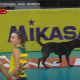 Cachorro invade quadra em jogo do Brasil no Campeonato Sul-Americano Sub-17 de vôlei feminino