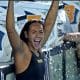 Na imagem, Celine Bispo comemorando na chegada da piscina.
