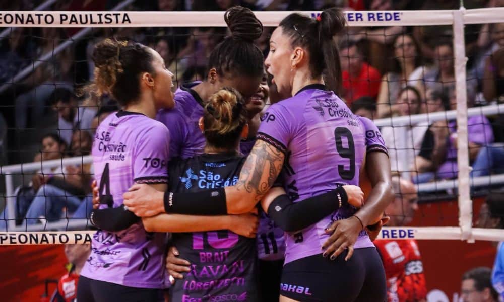 Comemoração das jogadoras do Osasco na vitória sobre o Barueri pelo Paulista Feminino (Reprodução/X/@OsascoVC)