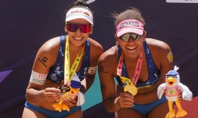 Na imagem, Duda e Ana Patrícia mostram mais uma medalha conquistada.