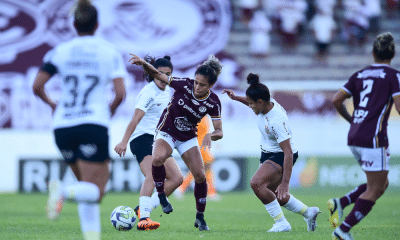 Ferroviária e Corinthians em ação na final do Brasileirão de futebol feminino