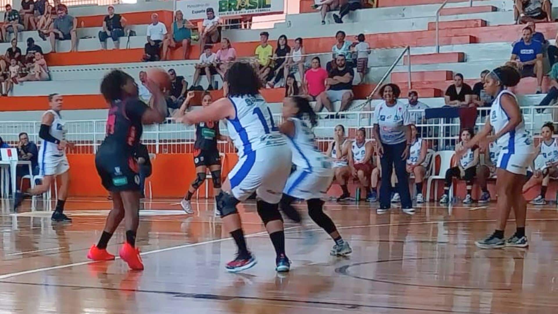 O campinas venceu o ourinhos pelo campeonato paulista de basquete feminino (Foto: Divulgação/Ourinhos)