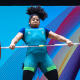 Laura Amaro ergue barra durante disputa do Mundial de levantamento de peso