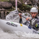 Mathieu Desnos competindo em prova de canoagem slalom
