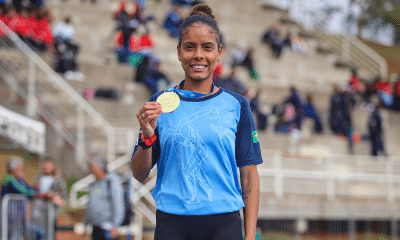 Mirelle Leite sorri e segura a medalha de ouro do Brasileiro sub-23 de atletismo