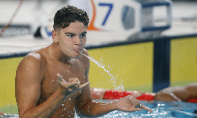 Nadador brasileiro comemora após vencer prova no Campeonato Sul-Americano Juvenil de Esportes Aquáticos