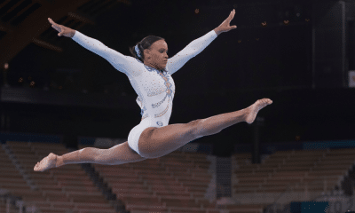Rebeca Andrade faz salto durante Mundial de ginástica artística; ela está na convocação da CBG
