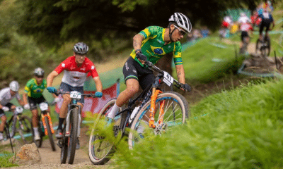 Ulan Galinski em ação em etapa da Copa do Mundo de ciclismo mountain bike