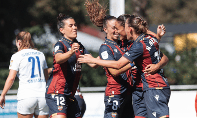 Gabi Nunes comemora gol na Champions League Feminina de futebol com colegas do Levante