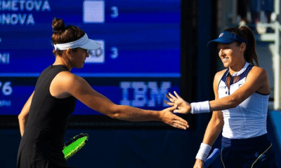 Luisa Stefani e Jennifer Brady comemoram ponto em partida do US Open