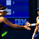 Luisa Stefani e Jennifer Brady comemoram ponto em partida do US Open