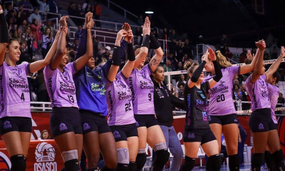 Jogadoras do Osasco, equipe campeã do Paulista Feminino sobre o Pinheiros (Foto: Carolina Oliveira)