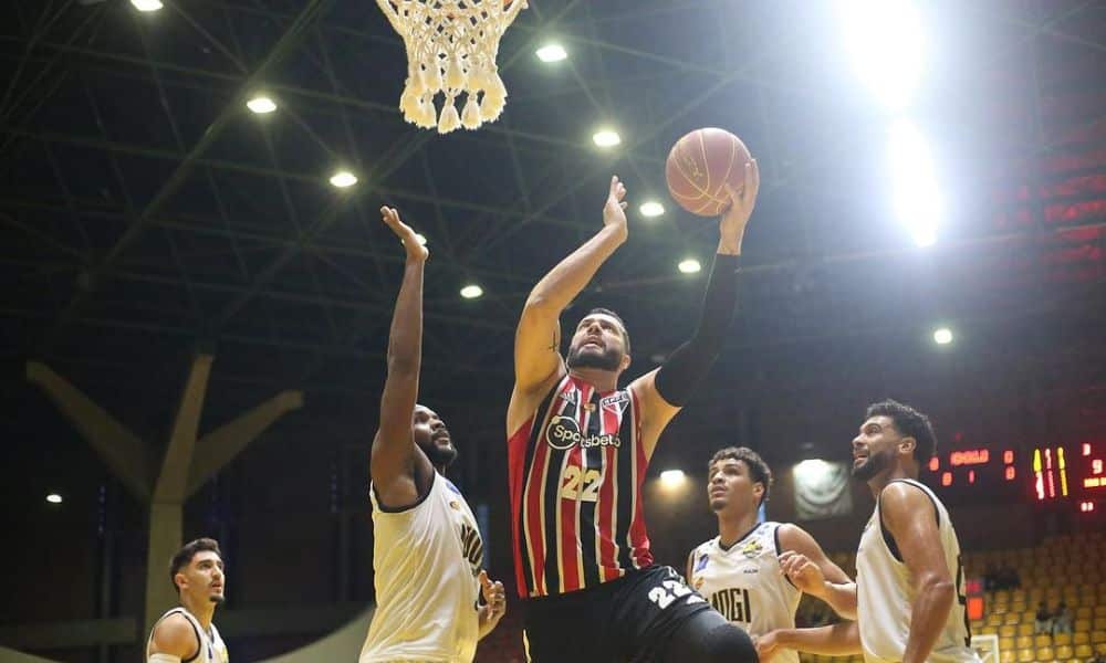 Partida entre São Paulo e Mogi das Cruzes, válida pelas quartas do Paulista de basquete masculino (Suelenn Ladessa/Mogi Basquete)