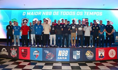 Jogadores e treinadores das 19 equipes da temporada 2023/2024 do NBB (João Pires/LNB)