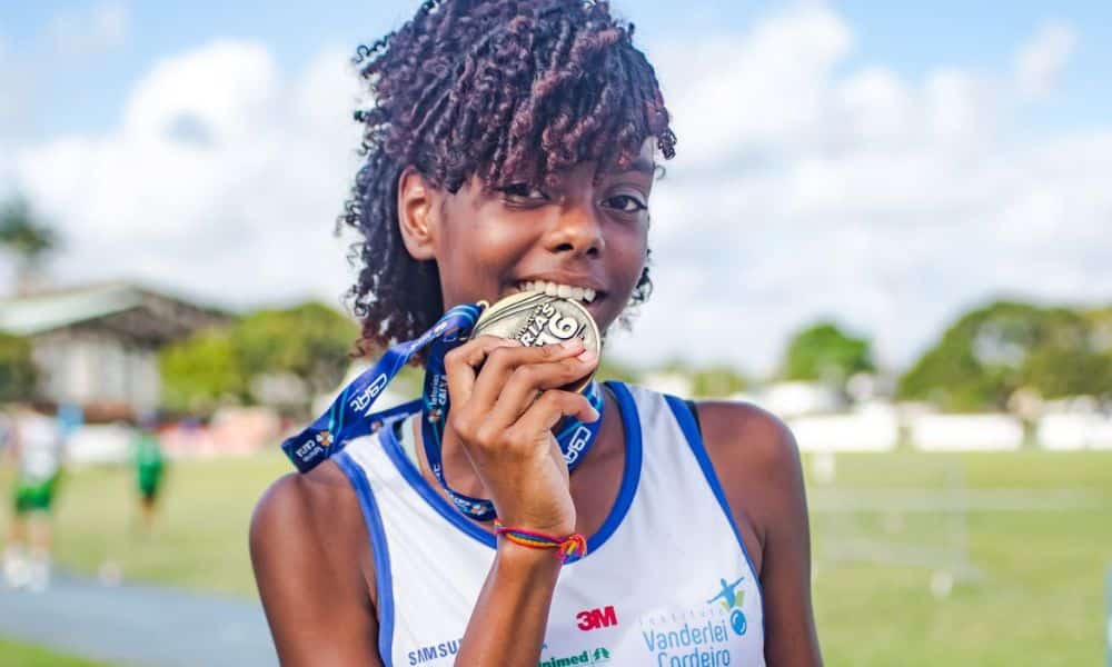 Jovem Maria Clara Pereira, destaque na abertura do Brasileiro Sub-16 de atletismo (Divulgação/CBAt)