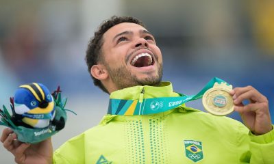 Lucas Rabelo vibra com a medalha de ouro no street masculino nos Jogos Pan-Americanos de Santiago-2023