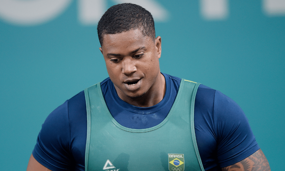 Mateus Gregório com semblante triste na final do levantamento de pesos nos Jogos Pan-Americanos de Santiago-2023