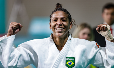 Rafaela Silva sorri após conquista da medalha de ouro nos Jogos Pan-Americanos de Santiago