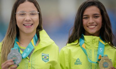 Rayssa Leal e Pamela Rosa recebem medalhas pela dobradinha no street feminino dos Jogos Pan-Americanos de Santiago-2023