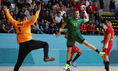 Rudolph salta para finalização em partida Brasil x México do handebol masculino dos Jogos Pan-Americanos de Santiago-2023