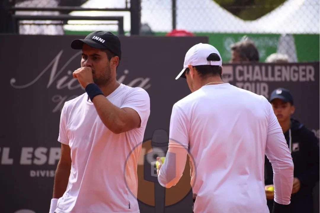 Brasileiros Fernando Romboli e Marcelo Zormann em ação no Challenger de Buenos Aires (Reprodução/Instagram/@bairesportsarg)