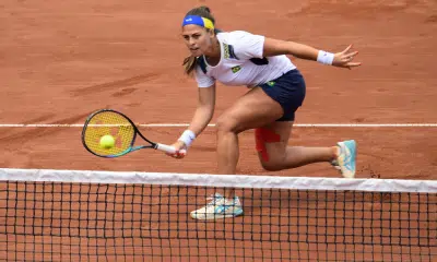 Carol Meligeni Alves ataca próximo a rede em jogo dos Jogos Pan-Americanos Santiago-2023
