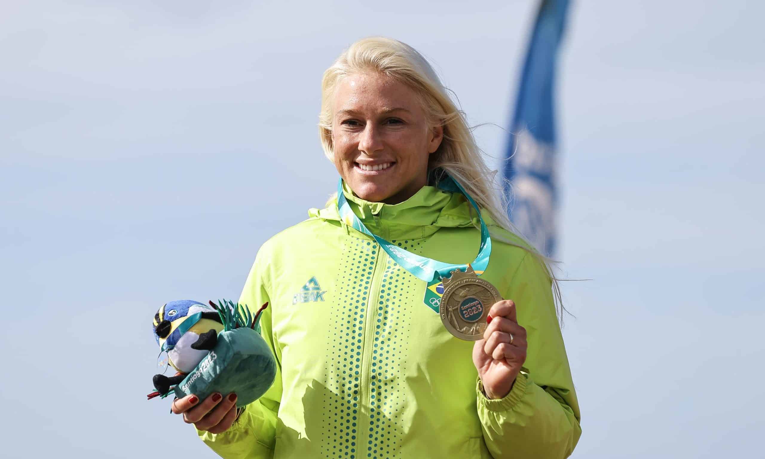 Tatiana Weston-Webb Tati Weson-Webb medalha de ouro surfe Pan de Santiago