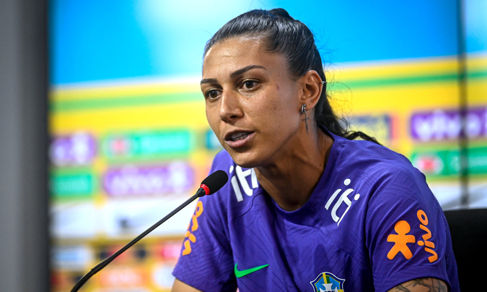 Bia Zaneratto, atacante da seleção brasileira de futebol feminino, concede entrevista coletiva