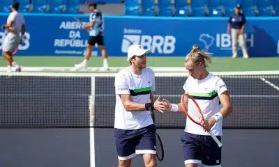 Na imagem, Marcelo Demoliner e Rafael Matos comemorando ponto.
