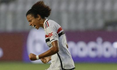 Comemoração de Aline na vitória do São Paulo sobre o Corinthians pela final do Paulistão Feminino (Reprodução/X/@SaoPauloFC_Fem)