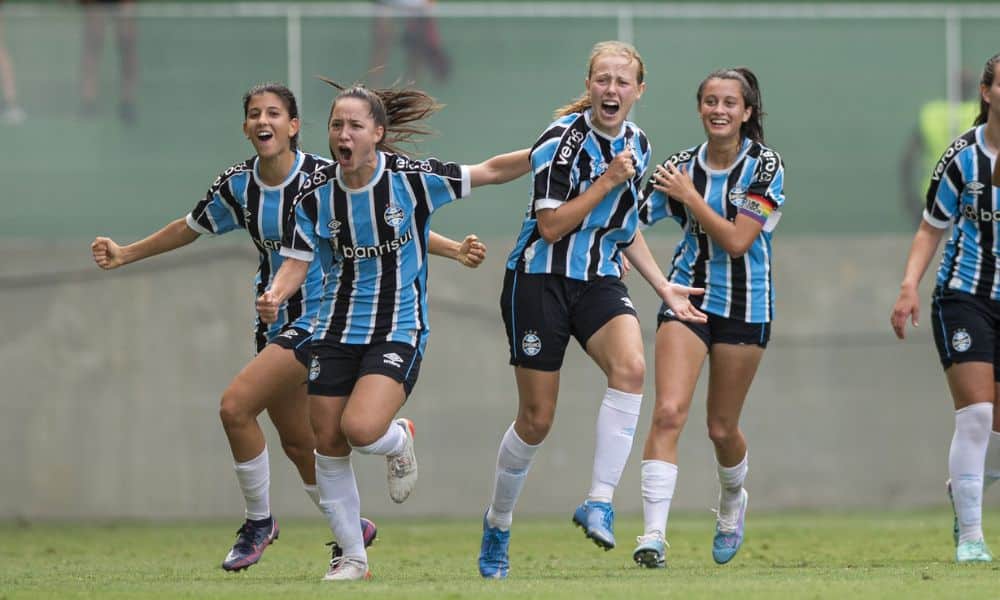 Comemoração das jogadoras do Grêmio no título do Brasileiro Sub-17 (Alessandra Torres/CBF)