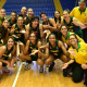 Equipe feminina sub-17 de basquete posa para foto de maneira cômica
