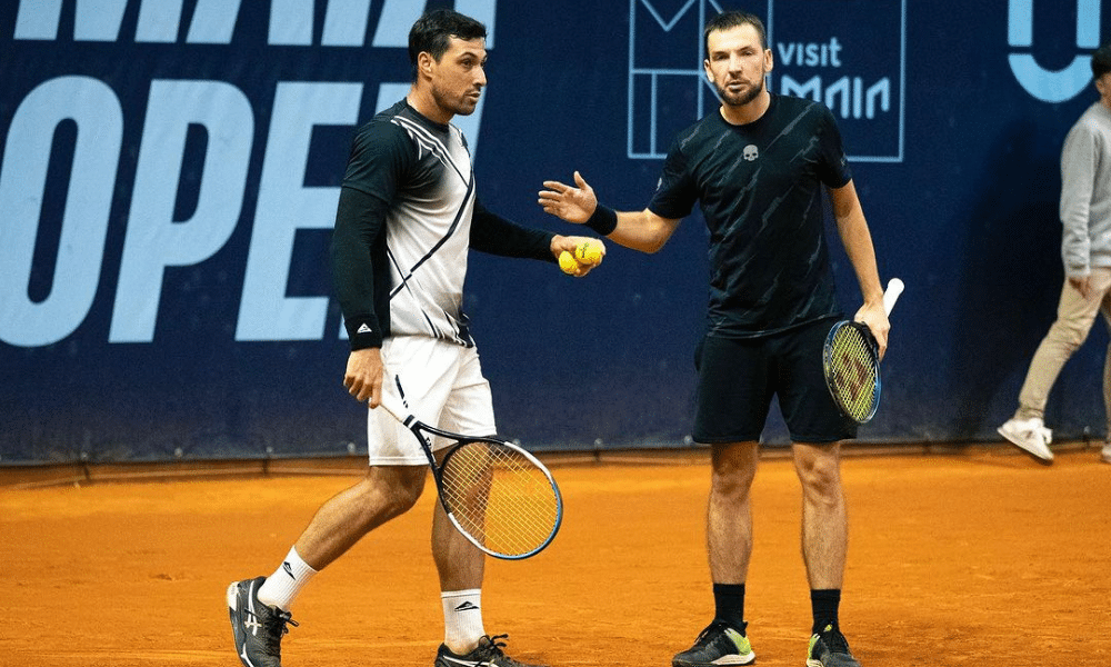 Fernando Romboli e Szymon Walkow se cumprimentam no Challenger de Maia
