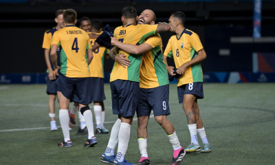 Jogadores do Brasil comemoram vitória sobre a Argentina e título do futebol PC no Parapan de Santiago-2023