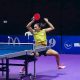 Na imagem, Giulia Takahashi no esforço para rebater a bolinha com sua raquete. Leonardo Iizuka WTT Feeder de tênis de mesa