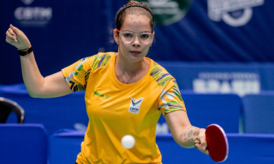 Karina Becker disputou o Aberto da França de tênis de mesa paralímpico; fez dupla com Matheus Freitas