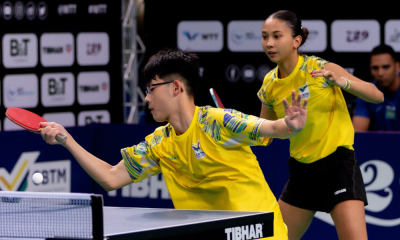Giulia Takahashi e Leonardo Iizuka em ação durante o Mundial de Jovens de tênis de mesa