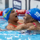 Lídia Cruz e Patrícia Pereira se abraçam na piscina do Parapan de Santiago-2023