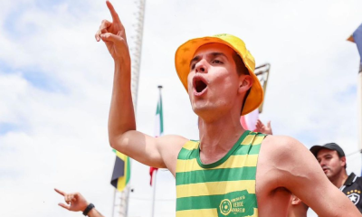 Lucas Calegari na torcida do Movimento Verde Amarelo durante o Pan de Santiago-2023