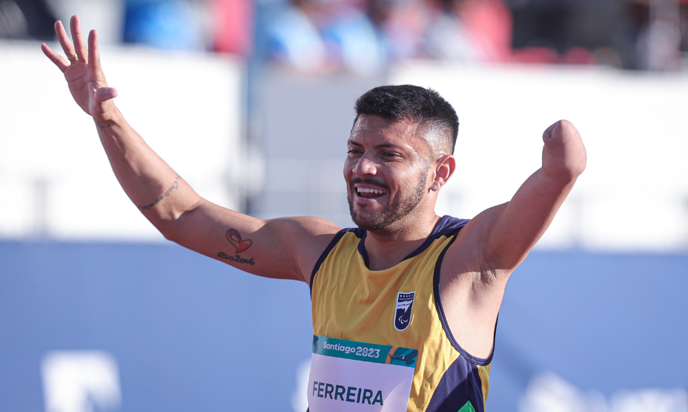 Petrúcio Ferreira comemora após levar o ouro nos Jogos Parapan-Americanos de Santiago