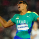 Lucas Vilar comemora o ouro ao cruzar a linha de chegada ddos 400m rasos dos Jogos Pan-Americanos de Santiago