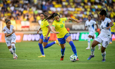 Bia Zaneratto conduz a bola em jogo amistoso da seleção feminina. Brasil irá disputar a Copa de Ouro Feminina da concacaf