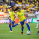 Bia Zaneratto conduz a bola em jogo amistoso da seleção feminina. Brasil irá disputar a Copa de Ouro Feminina da concacaf