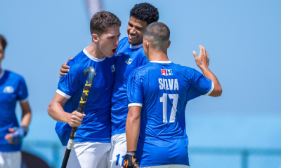 Atletas da seleção brasileira sub-21 de hóquei sobre a grama se abraçam; eles farão fase de treinamento antes do Pan-Americano Júnior